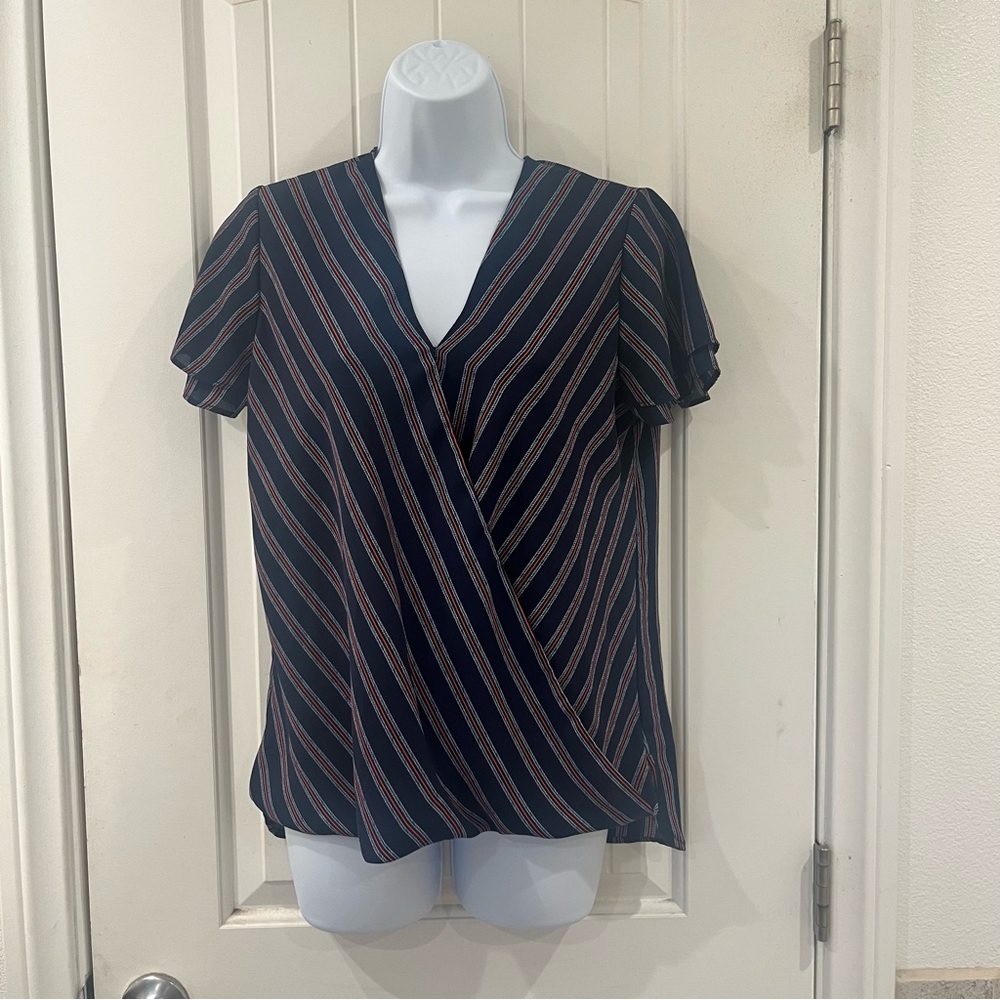 EUC-Michael Kors short sleeve blouse (size S) can fit a medium